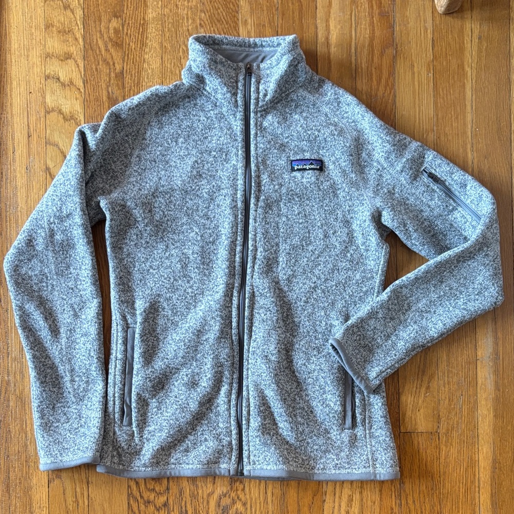 SOLD Patagonia Women’s Light Gray Fleece Jacket